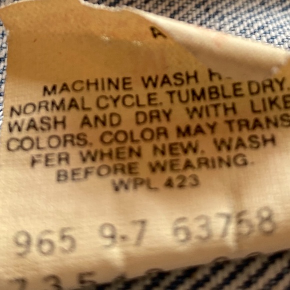 VINTAGE • Levis Denim Jacket • Made in USA - Picture 7 of 8